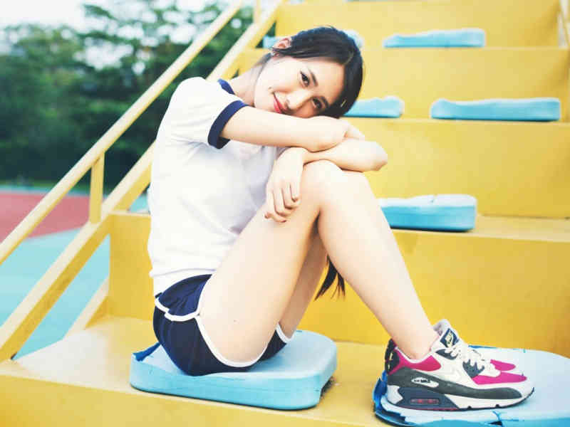 婴儿高铁上哭闹女子和宝妈对骂 网友：对妈妈多一些包容