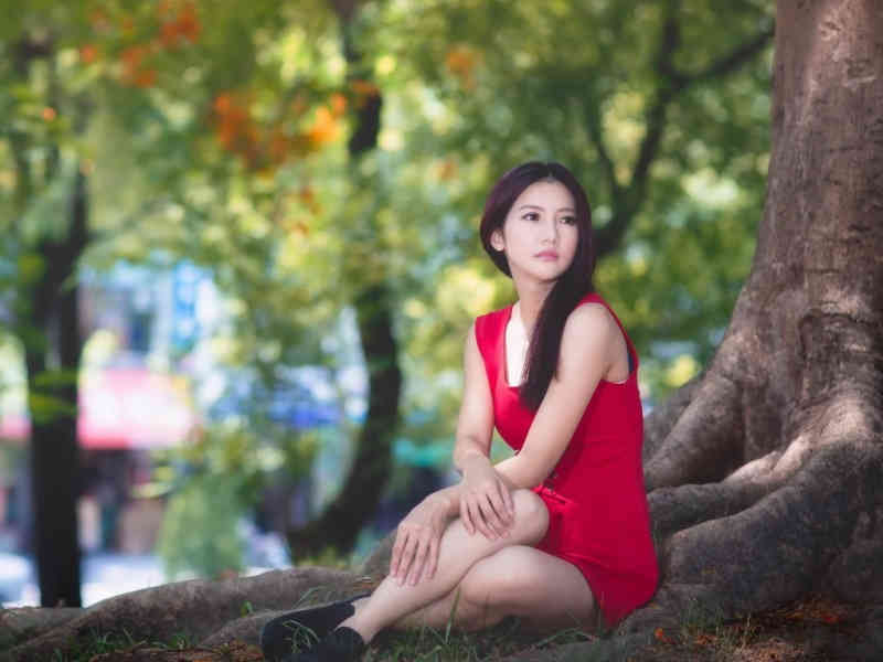 21岁哥哥每天围着刚出生妹妹遭网友热议 宝妈一句话被怒赞